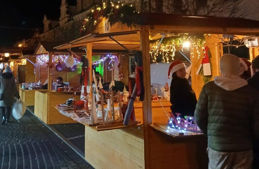 świąteczne stoisko trójki