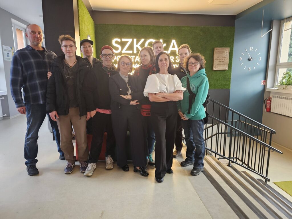 nauczyciele i ekipa filmowa