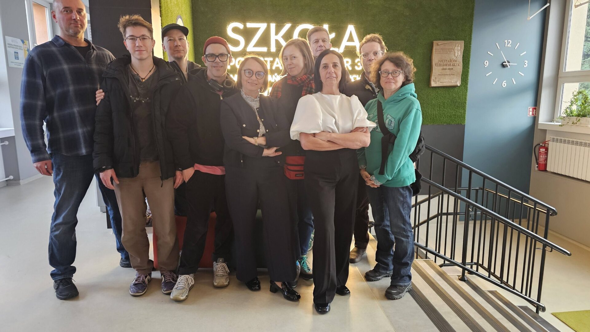 nauczyciele i ekipa filmowa