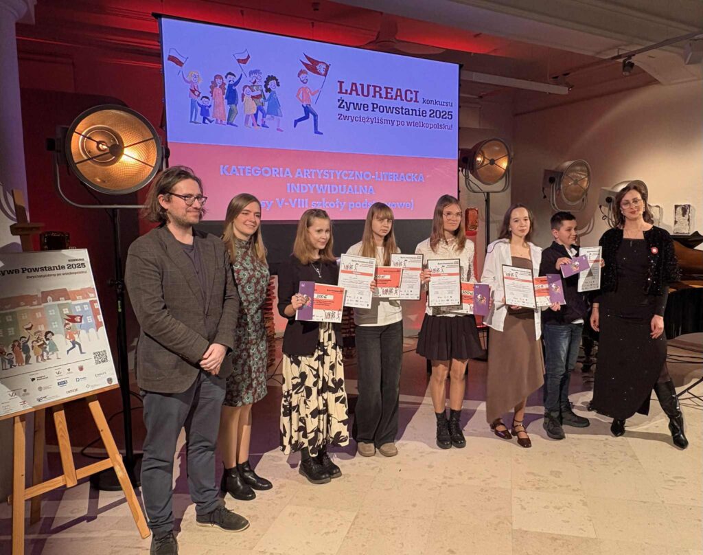 laureaci konkursu z dyplomami