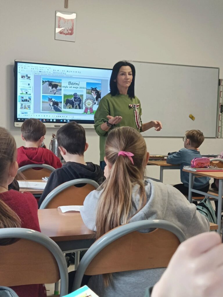 uczniowie podczas prezentacji 