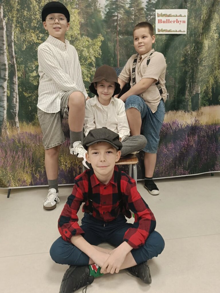 dzieci w przebraniach 