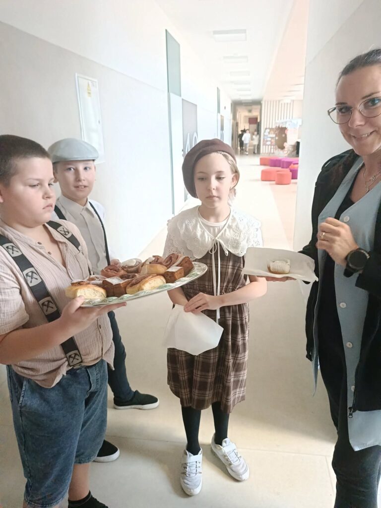 dzieci rozdają słodkości