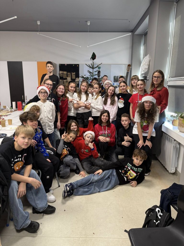 dzieci podczas wigilii klasowej