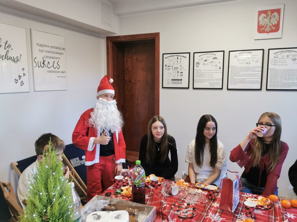 dzieci podczas wigilii klasowej