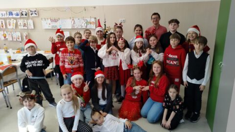dzieci podczas wigilii klasowej