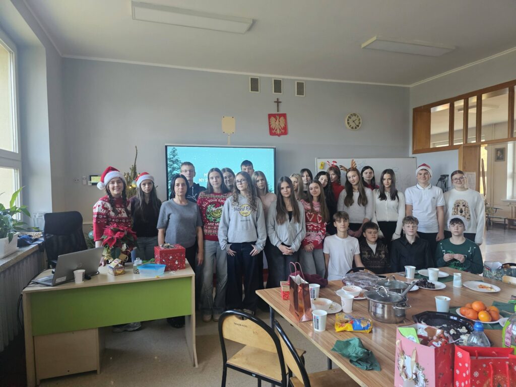 dzieci podczas wigilii klasowej