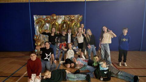 uczniowie na dyskotece