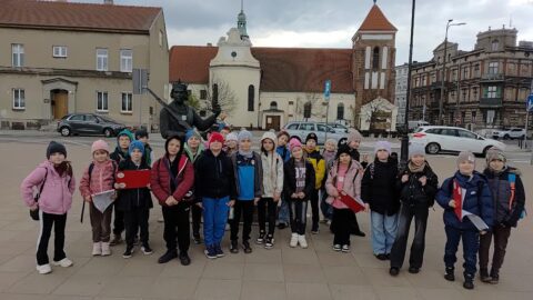 uczniowie podczas wycieczki
