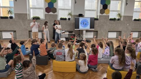 uczniowie podczas pogadanki